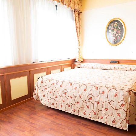 Melas Hotel メラーテ エクステリア 写真