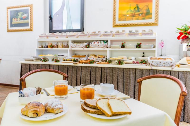 Melas Hotel メラーテ エクステリア 写真