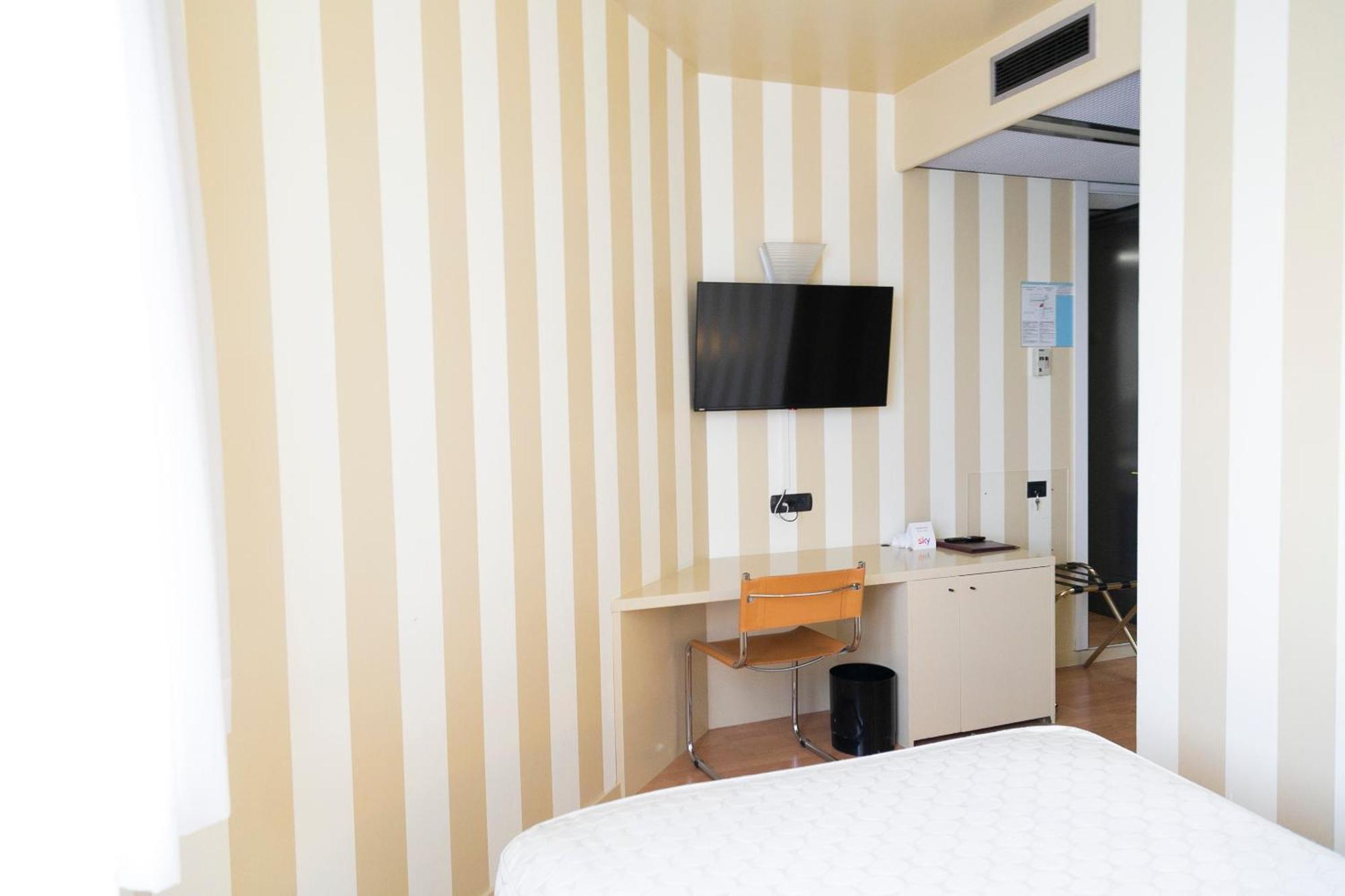 Melas Hotel メラーテ エクステリア 写真