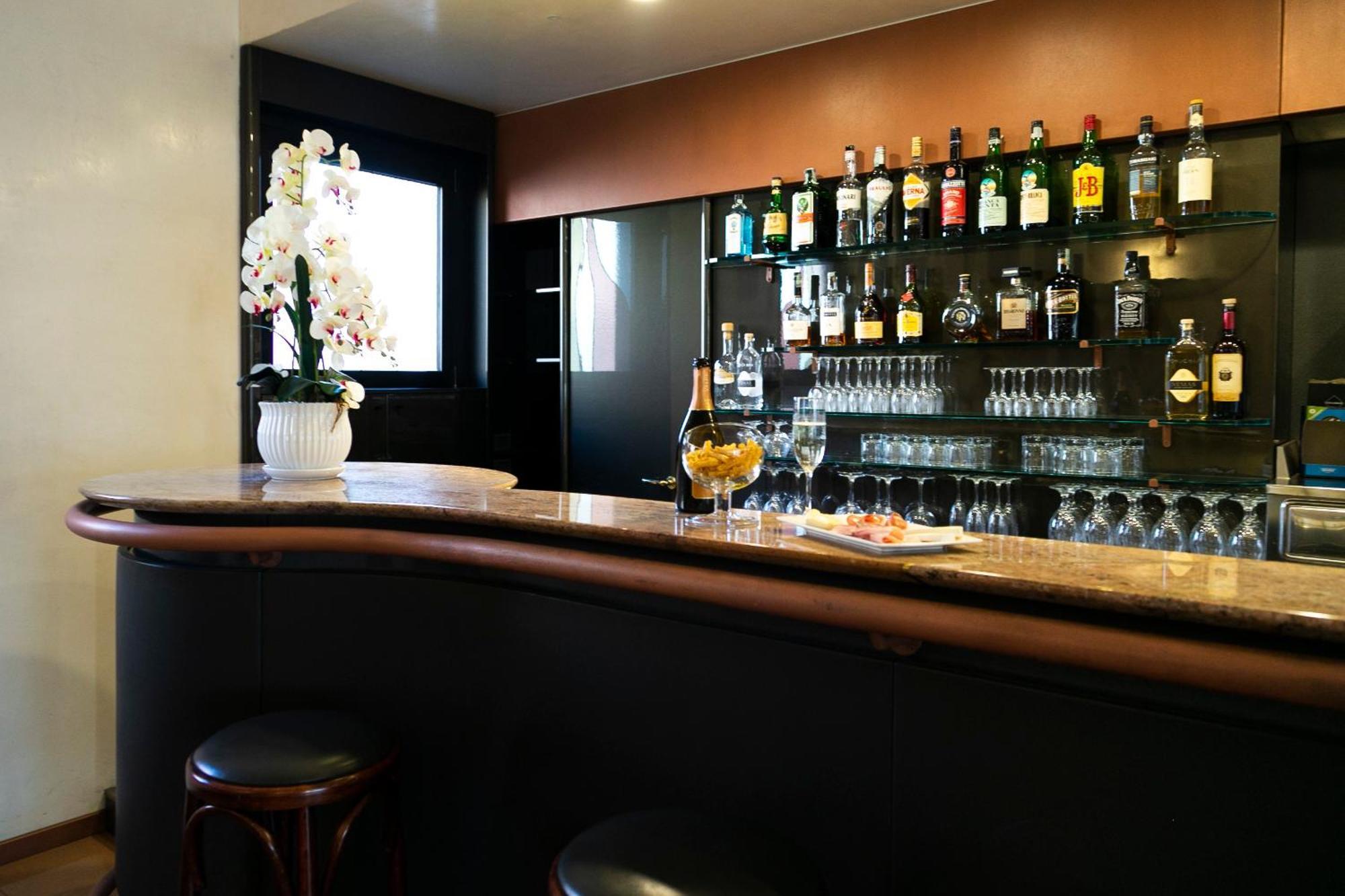 Melas Hotel メラーテ エクステリア 写真