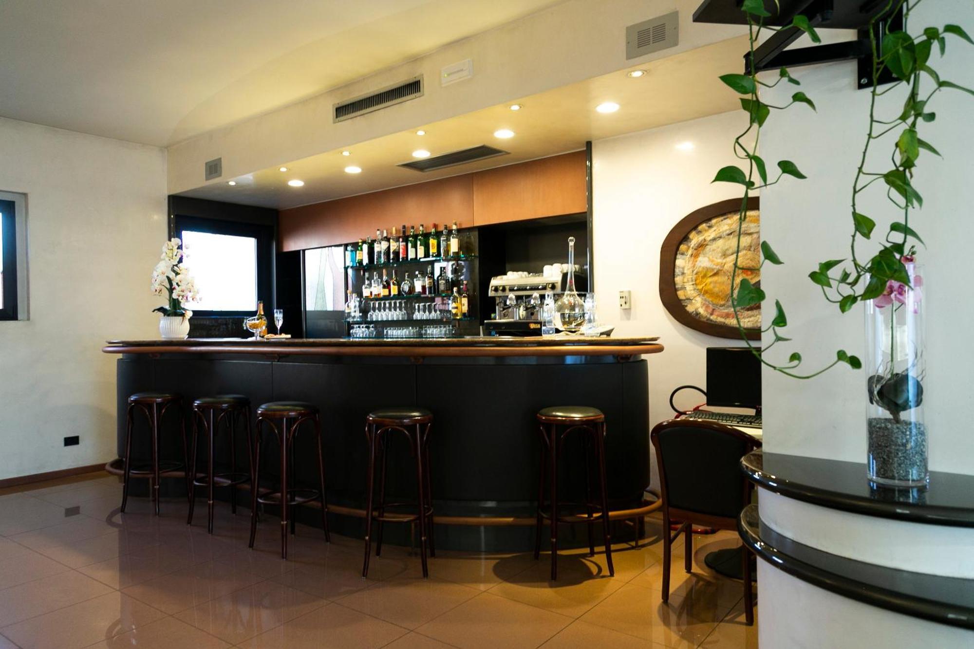 Melas Hotel メラーテ エクステリア 写真